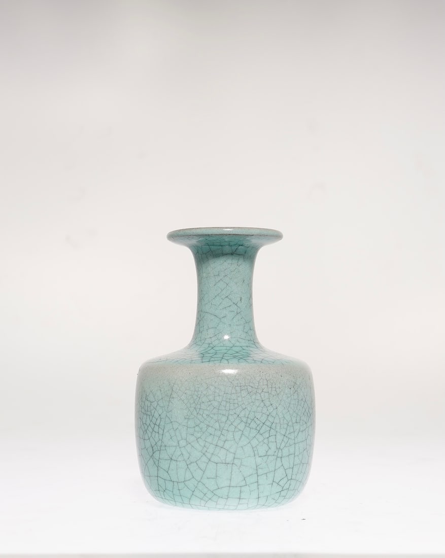 A Exquisite Ru yao Sky Blue Glazed ice Crackle Pattern Vase: A Exquisite Ru yao Sky Blue Glazed ice Crackle Pattern Vase,Song Dynasty, China,Size:5.3inx3.5in