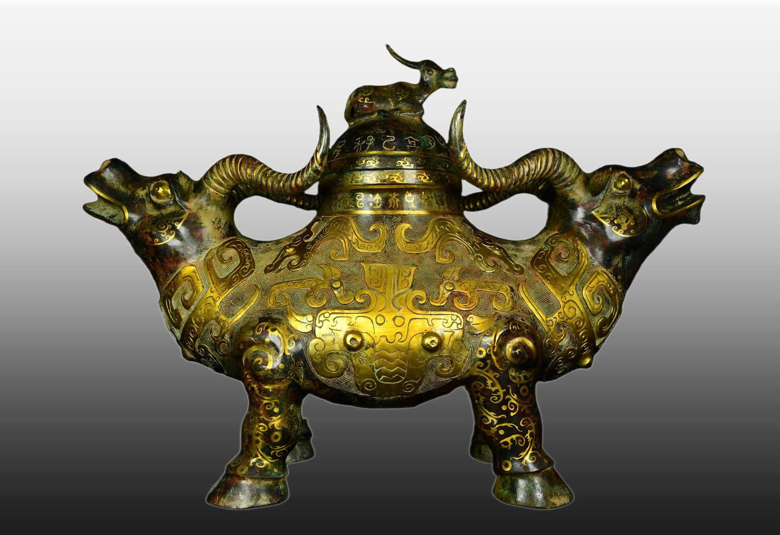 A Exquisite Gold-inlaid Bronze Buffalo Vase: A Exquisite Gold-inlaid Bronze Buffalo Vase,Han Dynasty, China,Size:17.3inx24.4in ,Weight:10000g 青铜错金牛瓶,中国汉代