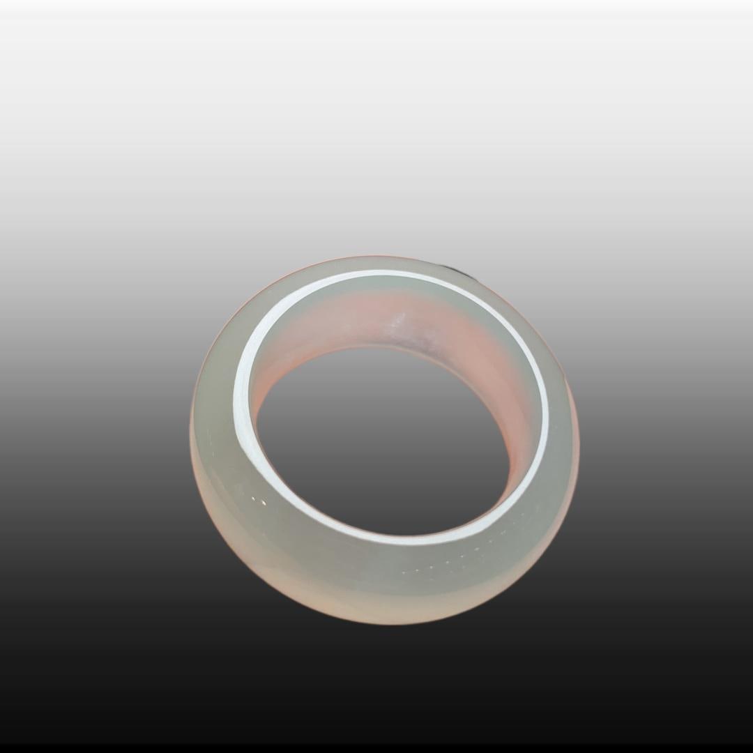 A Exquisite Jadeite Ring: A Exquisite Jadeite Ring,Size:0.7in 0.4inx0.2in 翡翠戒指