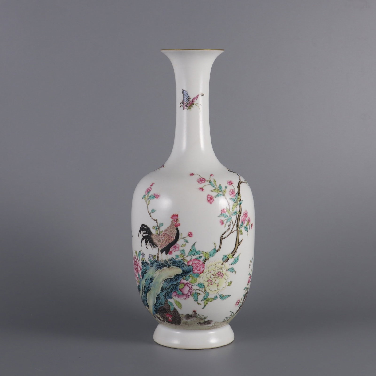 A Exquisite Famille-Rose Flower and Bird Pattern Vase: A Exquisite Famille-Rose Flower and Bird Pattern Vase,Qing Dynasty, China,Qianlong Four-character Mark,Size:11.8inx4.7inx2.6in 粉彩花鸟纹瓶,中国清