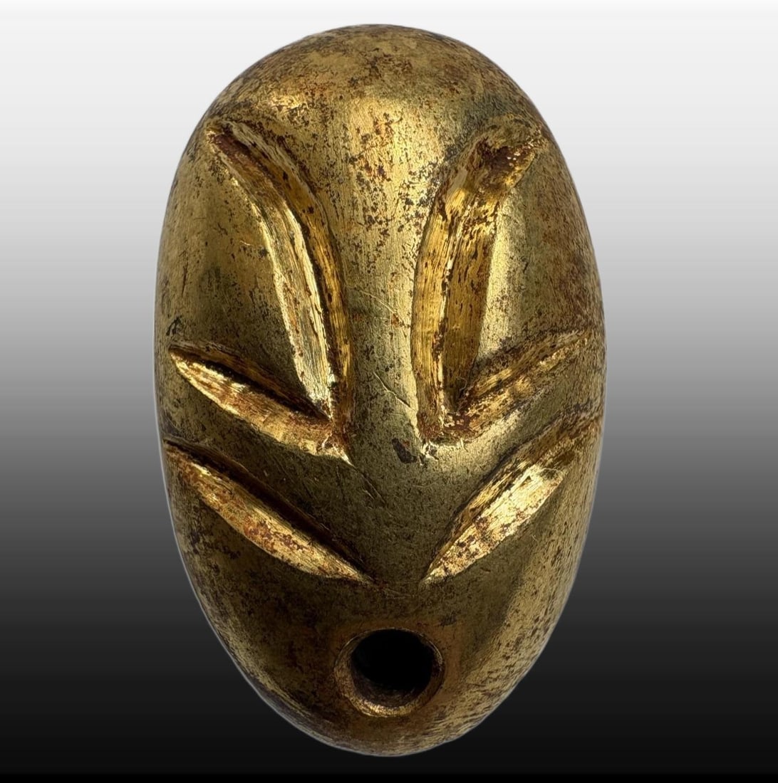 A Exquisite Gilt Bronze Coin: A Exquisite Gilt Bronze Coin,Han Dynasty, China,Size:1.3inx0.8in,Weight:25.3g 铜鎏金鬼脸金钱,中国汉代