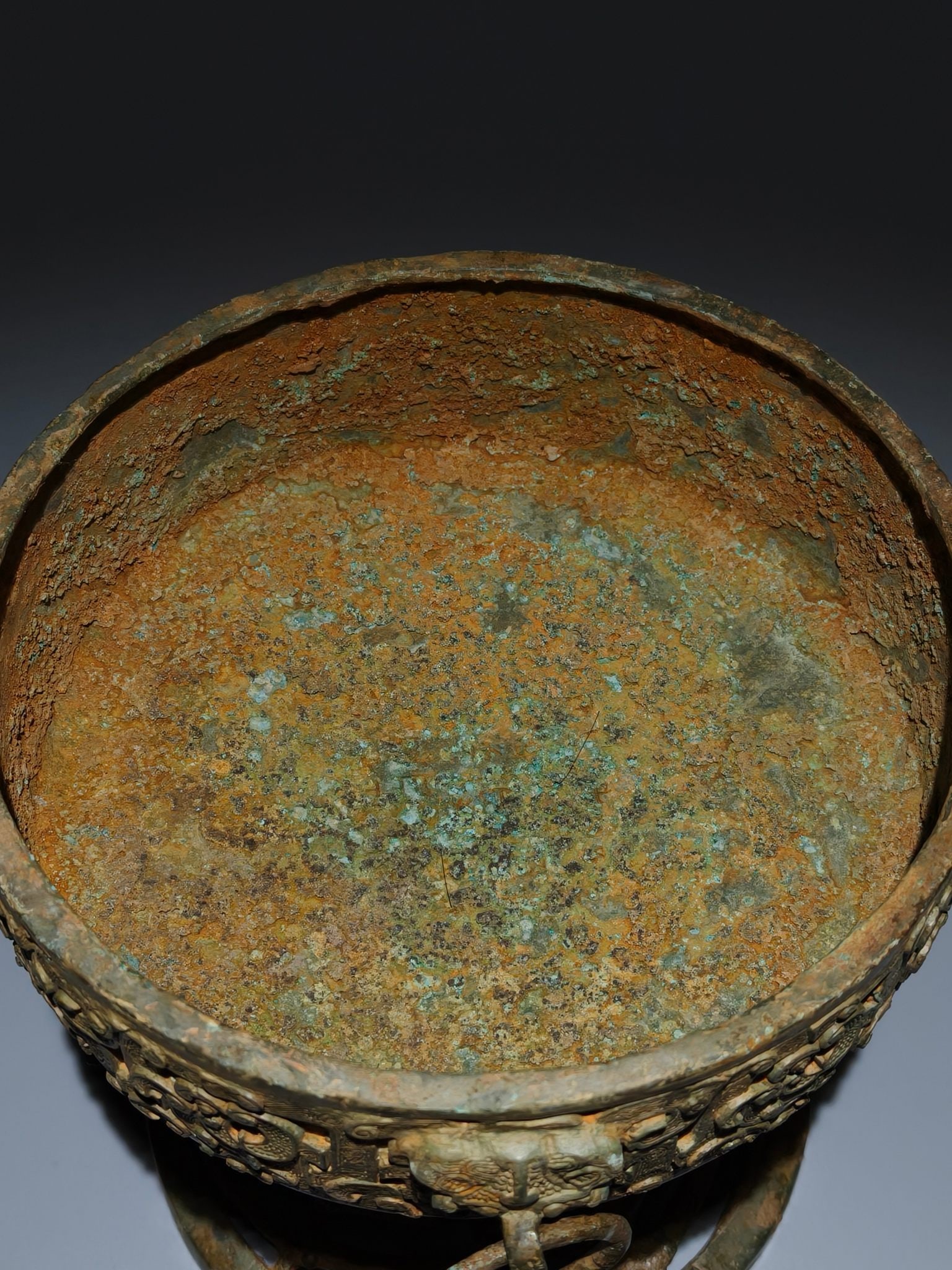 A Exquisite Bronze Coiled Dragon Pattern Jar - 6