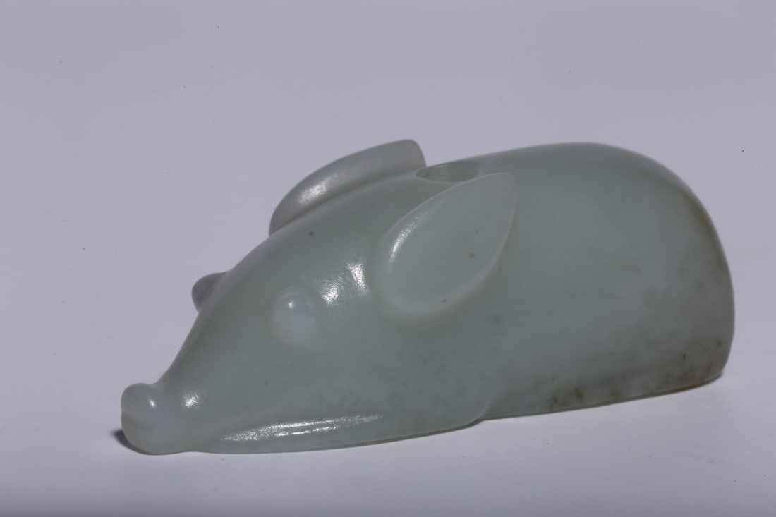 A Exquisite Hotan White Jade Pig Handheld Carving: A Exquisite Hotan White Jade Pig Handheld Carving,Qing Dynasty, China,Size:1inx2.4inx0.8in ,Weight:46g 和田白玉猪手把件,中国清代