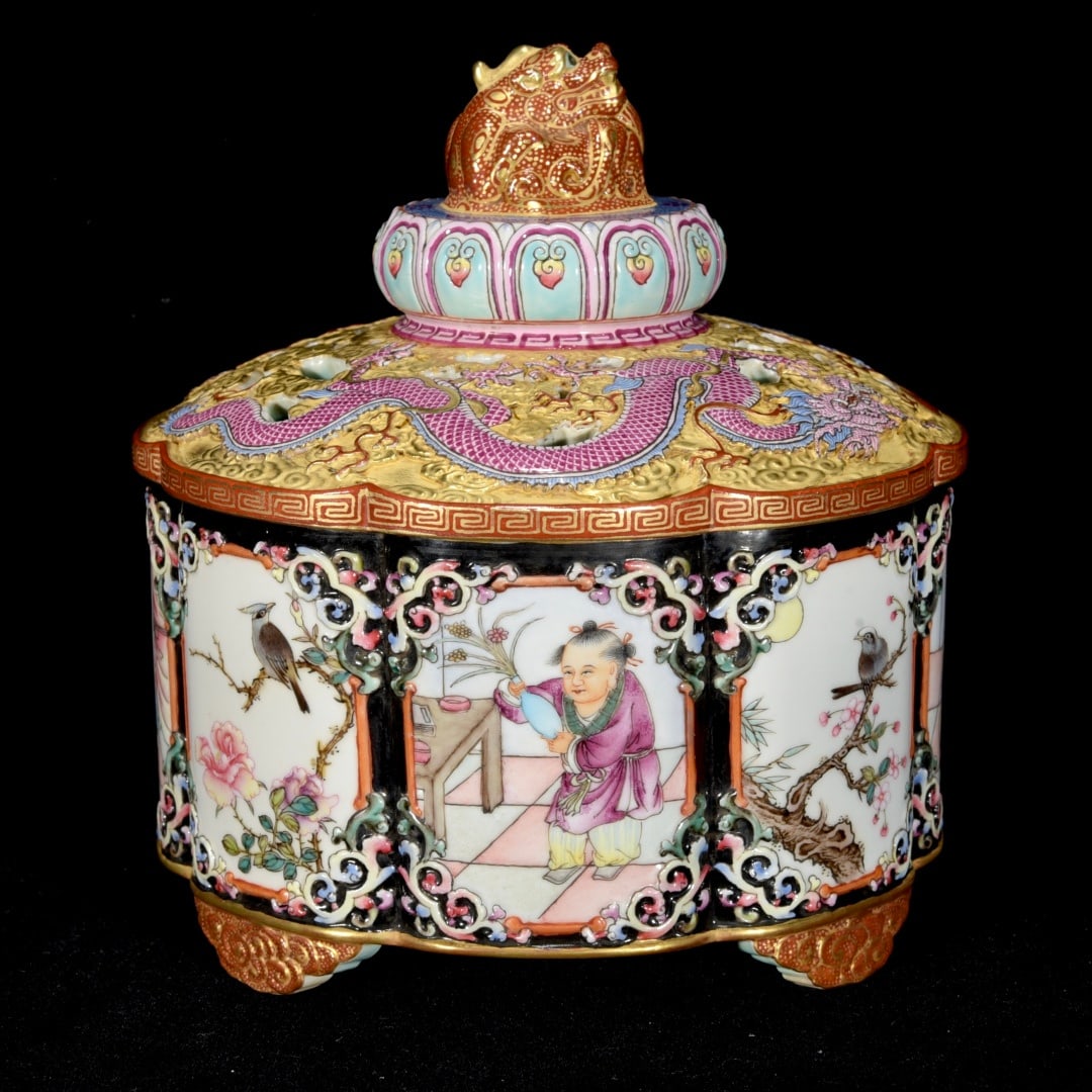 A Exquisite Famille-Rose Gilt Figures Pattern Tripod Censer: A Exquisite Famille-Rose Gilt Figures Pattern Tripod Censer,Qing Dynasty, China,Qianlong Six-character Mark,Size:5.9inx5.5in ??????????,????,?????