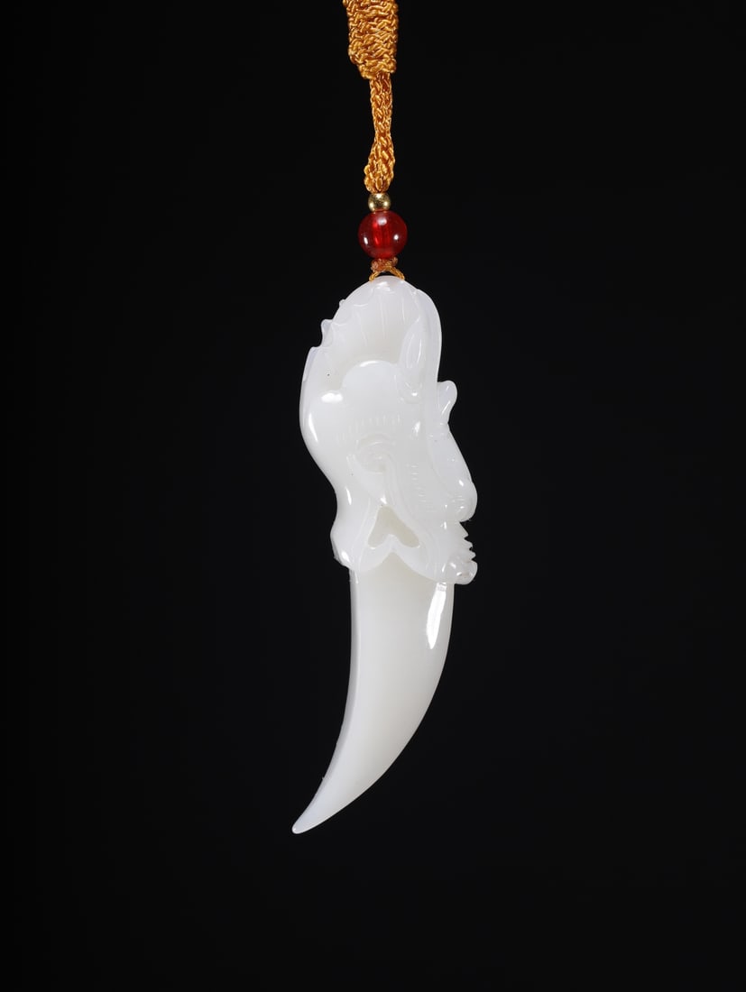 A Exquisite Hotan Jade Dragon Head Pendant: A Exquisite Hotan Jade Dragon Head Pendant,Qing Dynasty, China,Size:2.8inx0.9inx0.5in,Weight:22g 和田玉龙首吊坠,中国清代