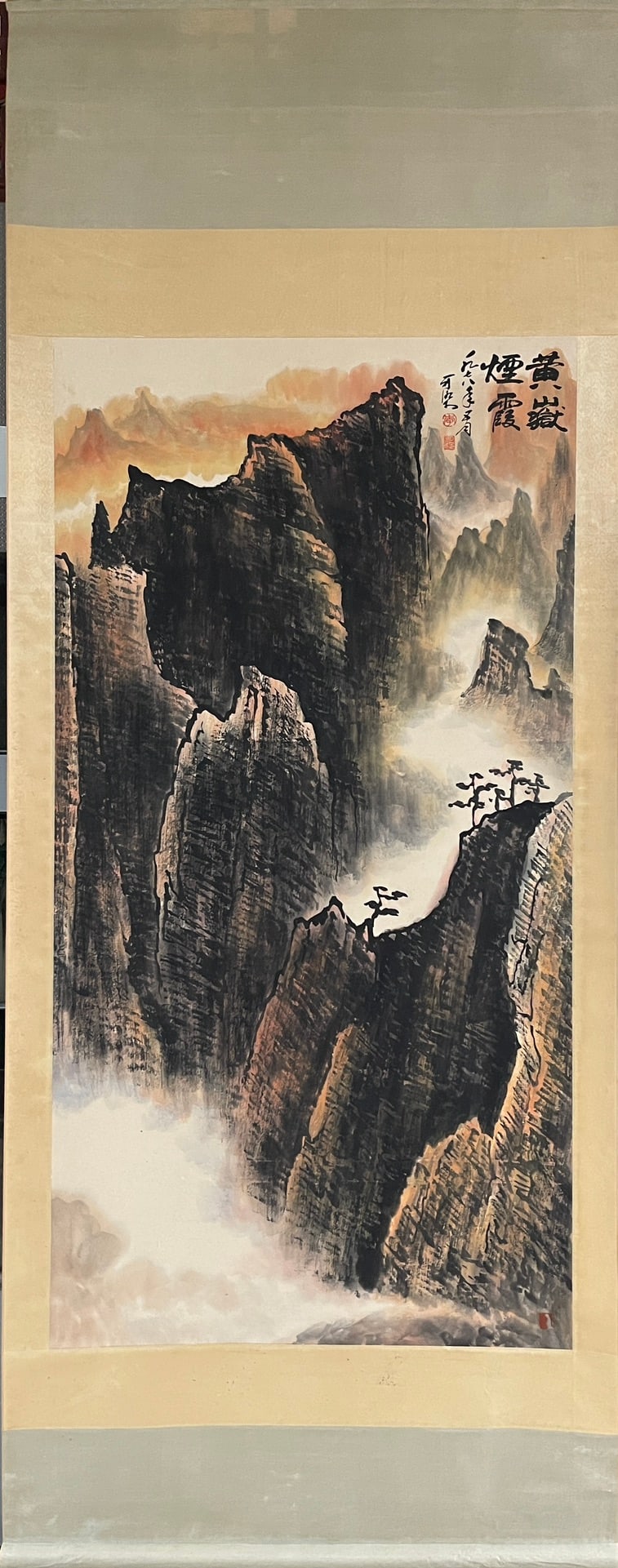 A Chinese Vertical Scroll Ink Painting of Landscape on Paper: A Chinese Vertical Scroll Ink Painting of Landscape on Paper,Modern Time of China,Li Keran,withoutframesize:35.4inx70.9in 一幅中国水墨纸本山૒