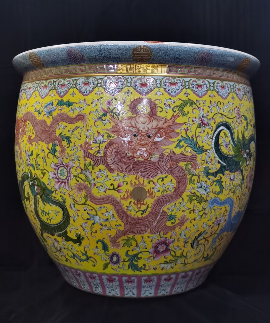 A Exquisite Famille-Rose Yellow Ground Dragon Pattern Vat: A Exquisite Famille-Rose Yellow Ground Dragon Pattern Vat,Qing Dynasty, China,Size:24.4inx26.4in ???????,????