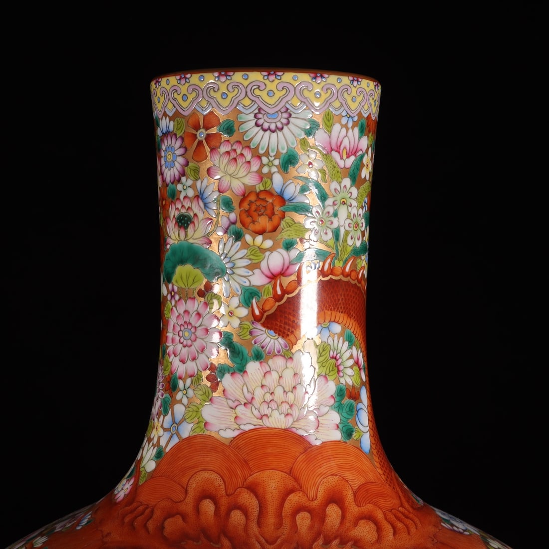 A Exquisite Enamel Iron-Red Dragon Pattern Vase - 2