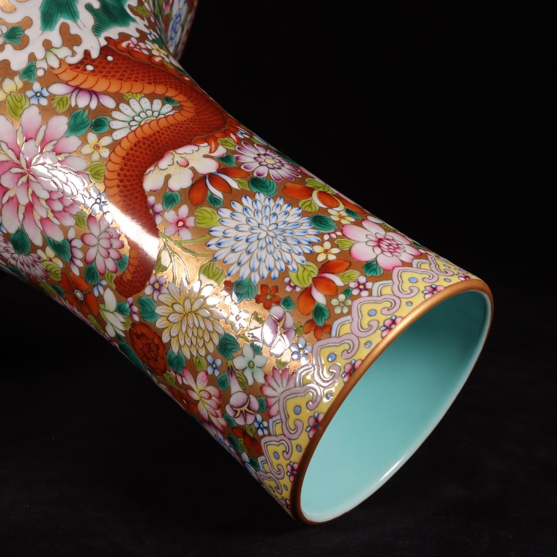 A Exquisite Enamel Iron-Red Dragon Pattern Vase - 8