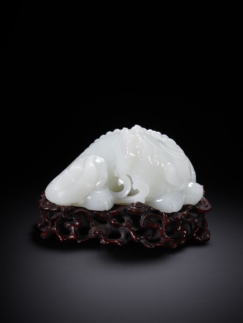 A Exquisite Hotan White Jade Auspicious Beast Ornament: A Exquisite Hotan White Jade Auspicious Beast Ornament,Qing Dynasty, China,Size:4.9inx3.7inx2.7in,Weight:888.8g 和田白玉瑞兽摆件,中国清