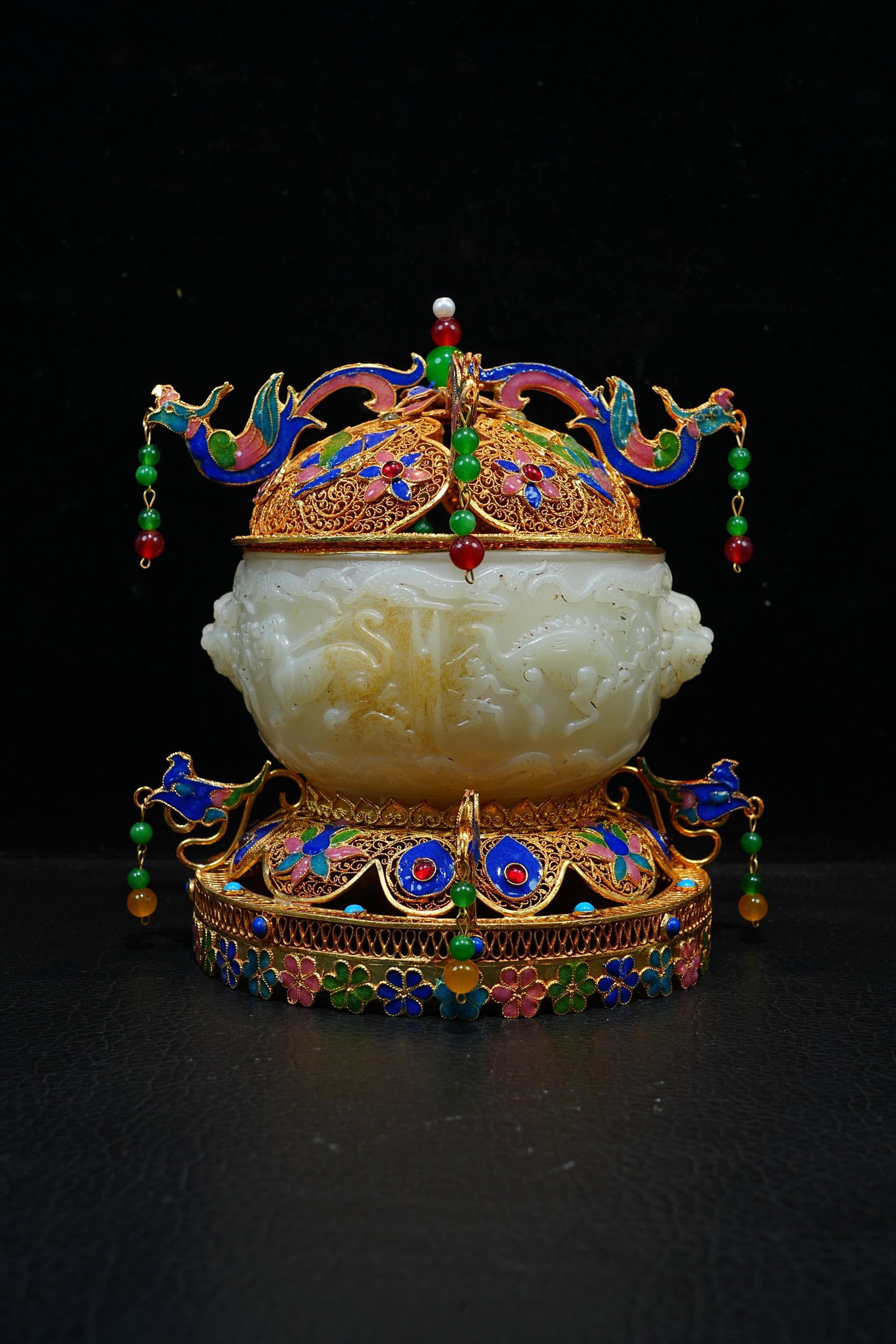 A Exquisite Cloisonne Enamel White Jade Beast-Ears Pattern Jar Ornament: A Exquisite Cloisonne Enamel White Jade Beast-Ears Pattern Jar Ornament,Qing Dynasty, China,Qianlong Four-character Mark,Size:6.3inx7.1in,Weight:991.5g