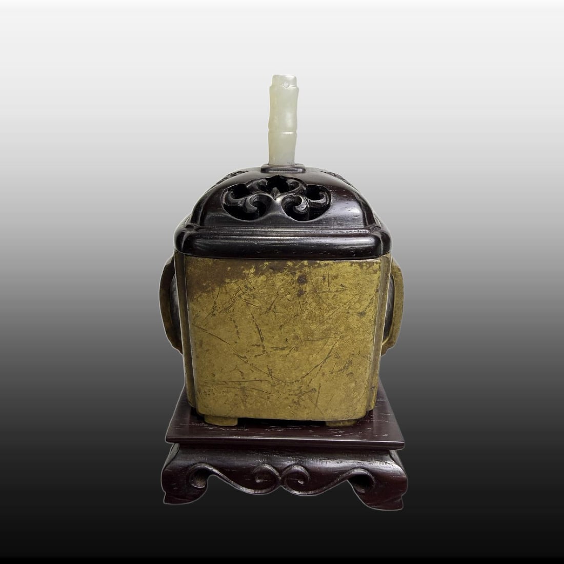 A Exquisite Coppery Ruyi Ears Censer: A Exquisite Coppery Ruyi Ears Censer,Ming Dynasty, China,With Mark,Size:2.4inx2in ,Weight:402g 铜造如意耳炉,中国明代,带款