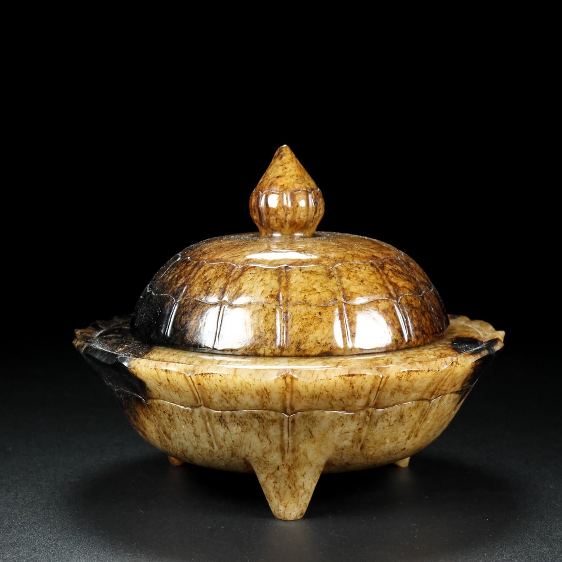 A Exquisite Hotan Jade Bowl With a lid: A Exquisite Hotan Jade Bowl With a lid,Han Dynasty, China,Size:5.3inx5.3inx4.7in ,Weight:591g 和田玉碗带盖,中国汉代