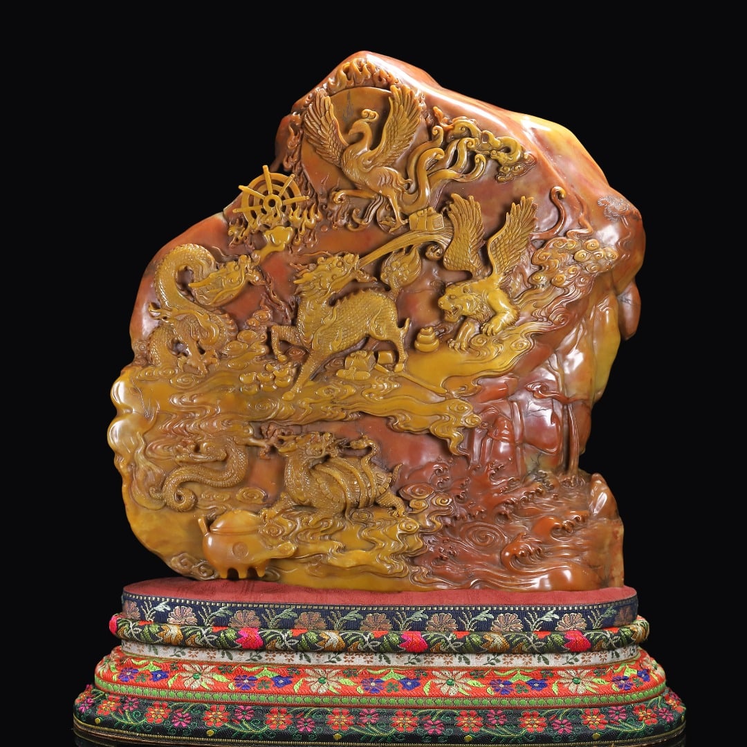 A Exquisite Shoushan Stone Auspicious Beast Pattern Ornament: A Exquisite Shoushan Stone Auspicious Beast Pattern Ornament,Qing Dynasty, China,With Mark,Size:11.8inx11.4inx3.7in,Weight:9500g
