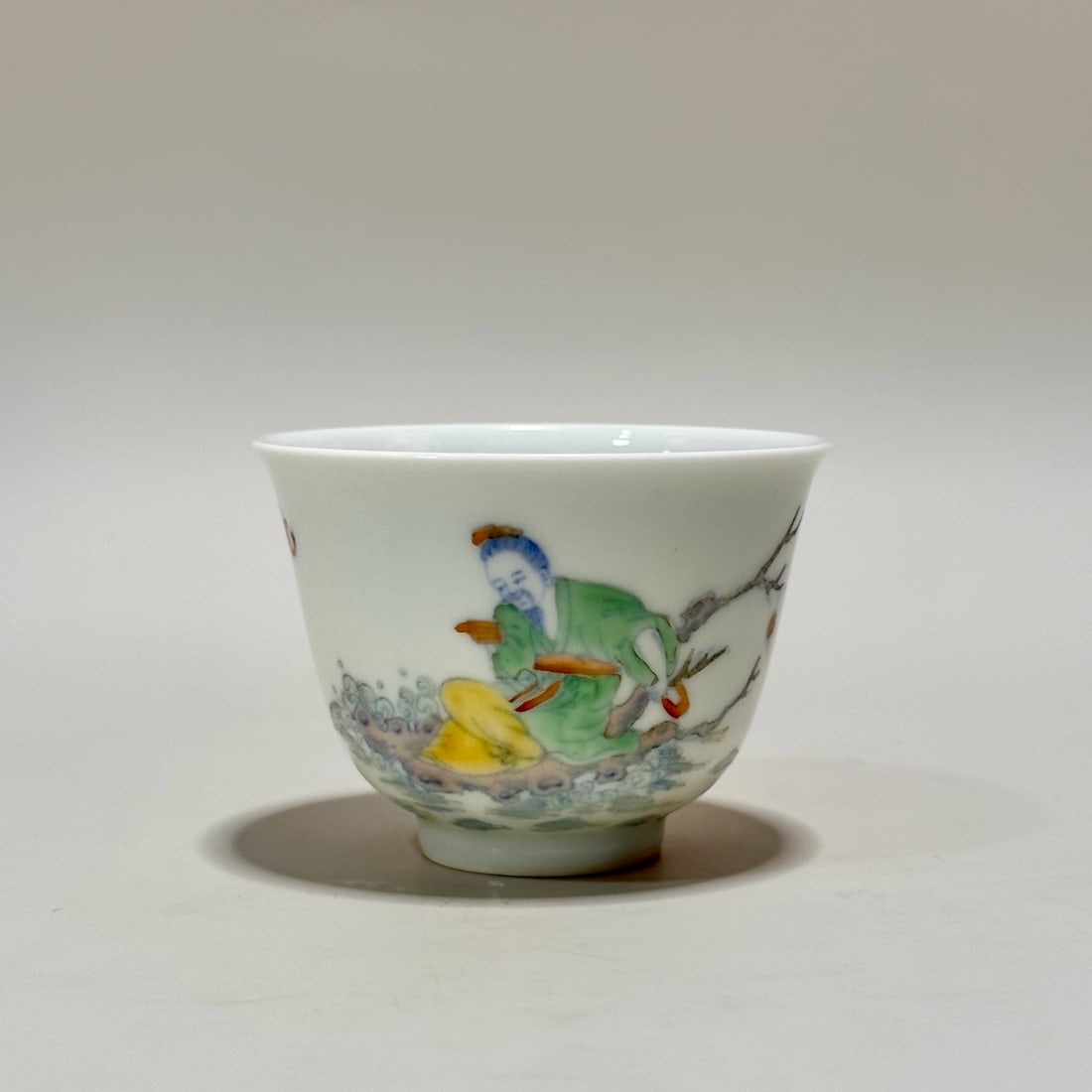 A Exquisite Wucai Figures Pattern Cup (1 of 7)