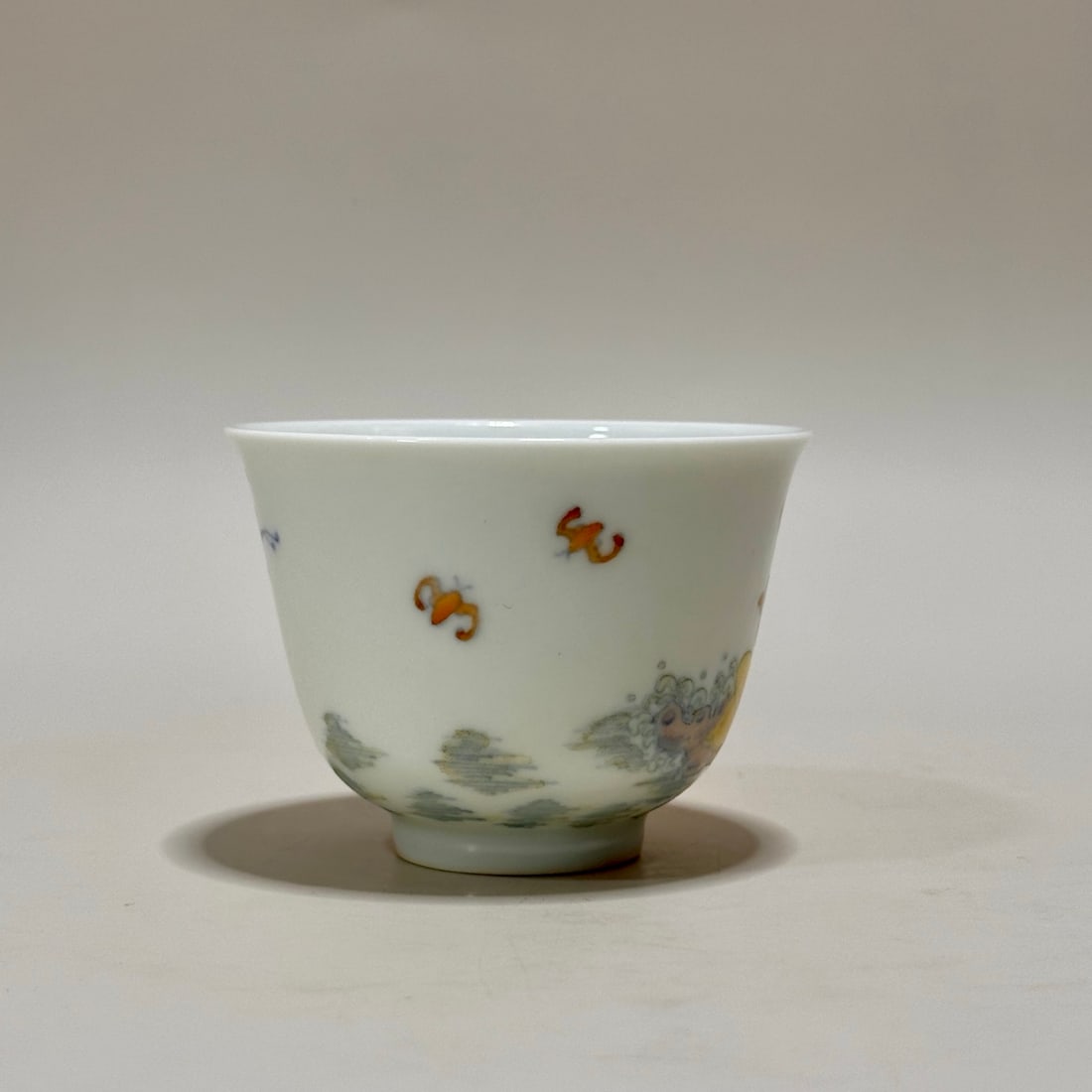 A Exquisite Wucai Figures Pattern Cup - 2