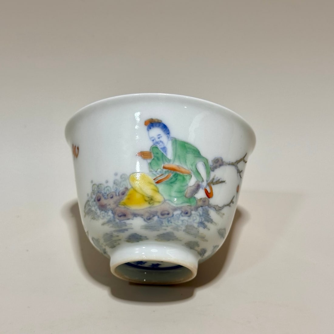 A Exquisite Wucai Figures Pattern Cup - 4