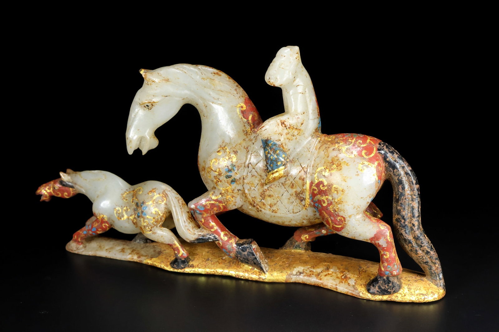 A Exquisite Hotan Jade Horse Ornament: A Exquisite Hotan Jade Horse Ornament,Qing Dynasty, China,Size:10inx1.3inx5.3in,Weight:1021g 和田玉马摆件,中国清代
