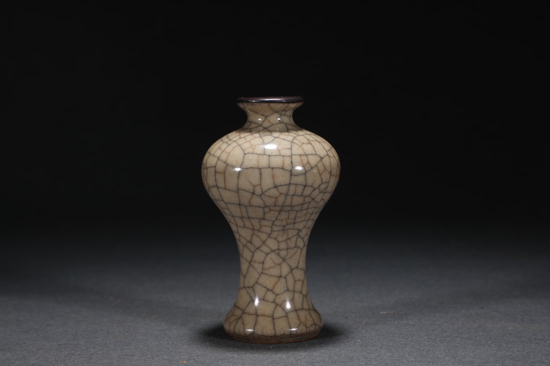 A Exquisite Ge Kiln Beige Glazed Inlaid Copper Rim Vase: A Exquisite Ge Kiln Beige Glazed Inlaid Copper Rim Vase,Song Dynasty, China,With Mark,Size:4.5inx2.6in 哥窑米黄釉镶铜扣瓶,中国宋