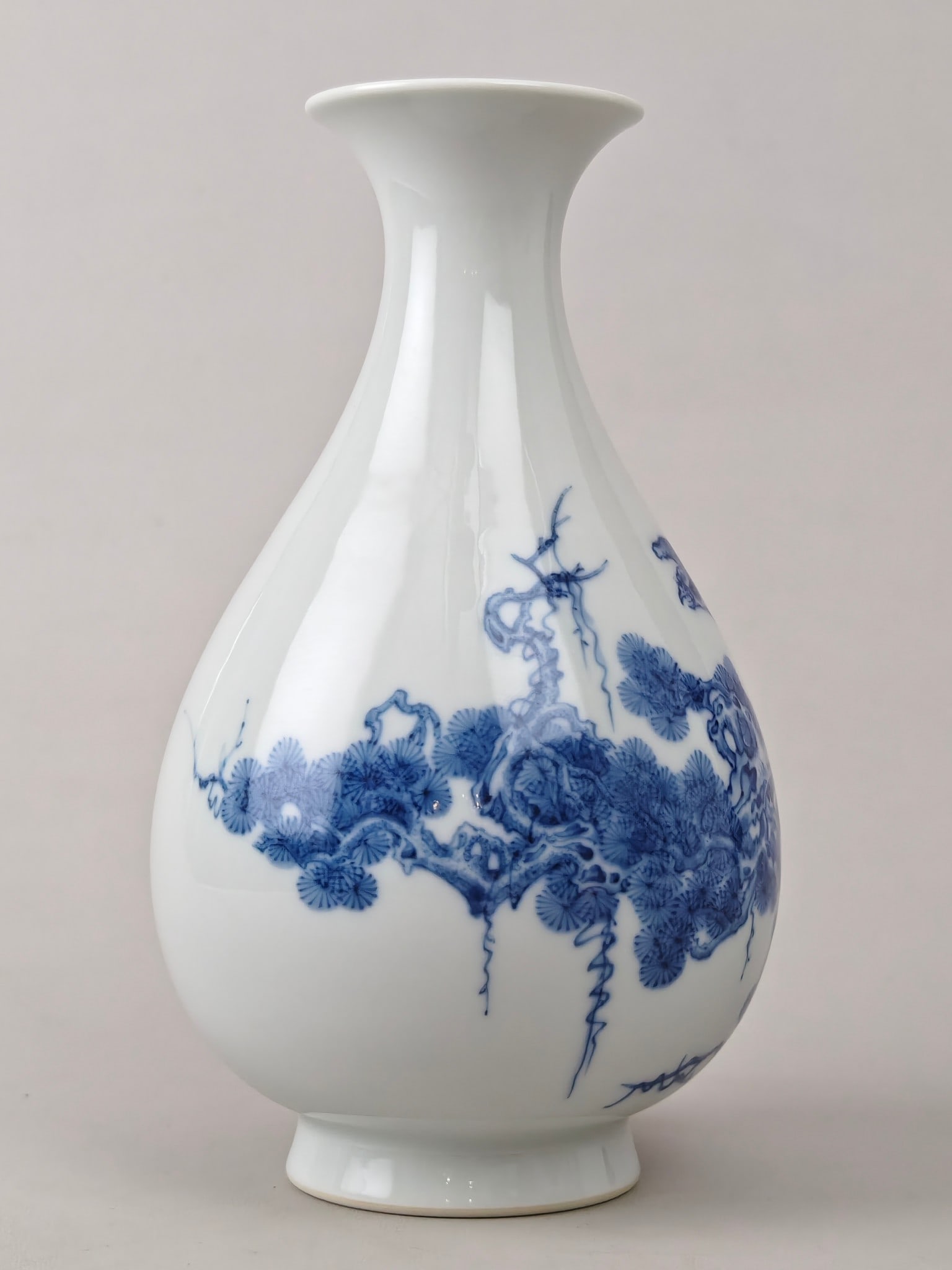 A Exquisite Blue and White Eagle Pattern Vase - 3