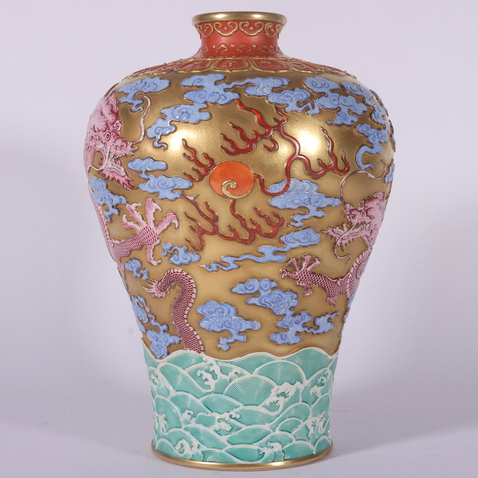 A Exquisite Enamel Carved Gold Ground Dragon Pattern Vase: A Exquisite Enamel Carved Gold Ground Dragon Pattern Vase,Qing Dynasty, China,Qianlong Six-character Mark,Size:11inx2.3inx7.5inx4.6in ??????????,????,?????