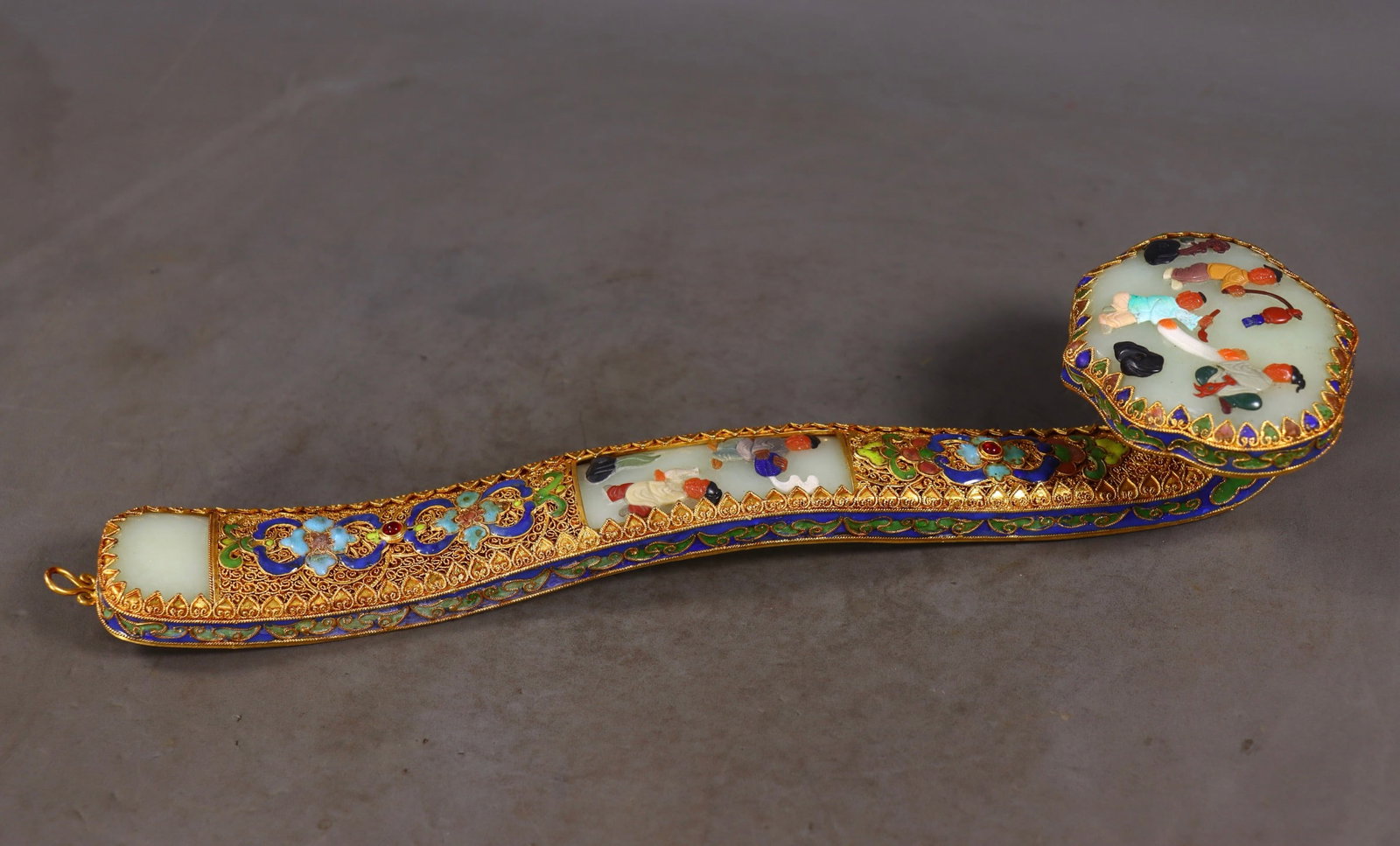 A Exquisite Filigree Gilt Inlaid Hotan Jade Ruyi: A Exquisite Filigree Gilt Inlaid Hotan Jade Ruyi,Qing Dynasty, China,Qianlong Four-character Mark,Size:12.2inx3.1inx2.4in,Weight:655g