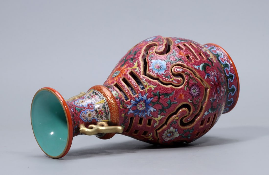A Exquisite Ruby Red-Glazed Flower Pattern Double-Ears Vase - 8