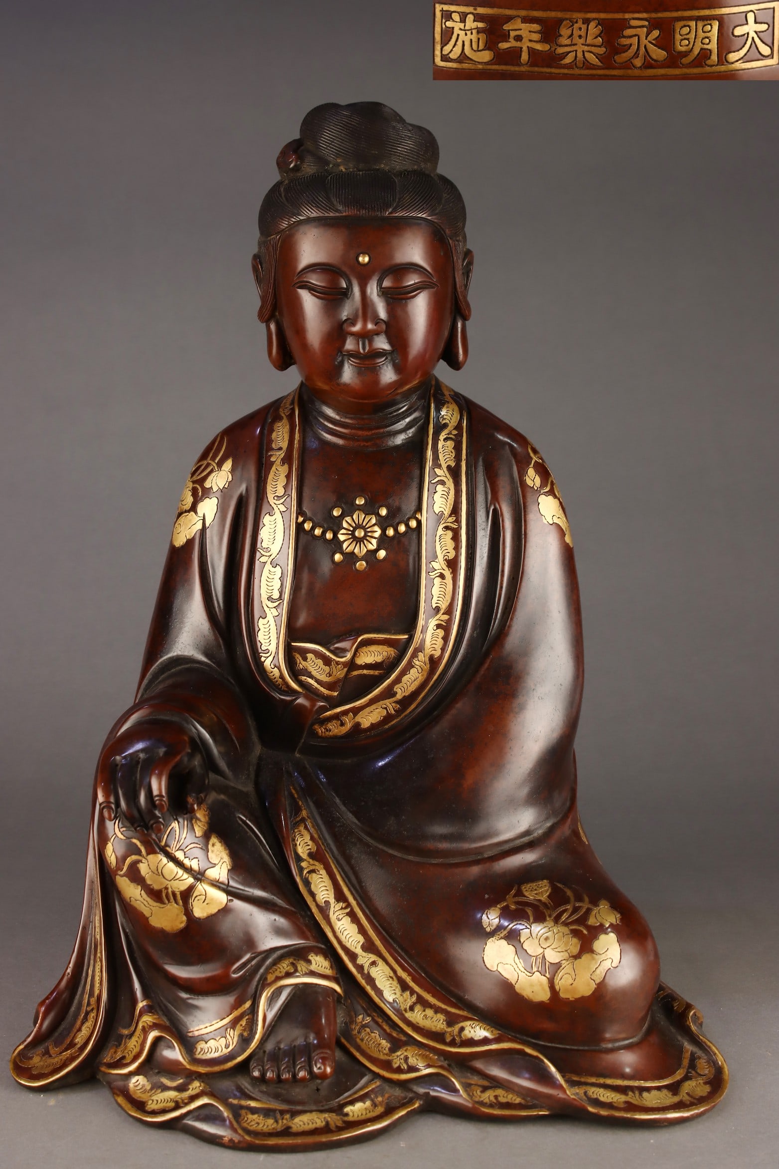 A Exquisite Gilt Bronze Statue of Avalokitesvara Ornament: A Exquisite Gilt Bronze Statue of Avalokitesvara Ornament,Ming Dynasty, China,Yongle Six-character Mark,Size:19.7inx14.2in ,Weight:13450g