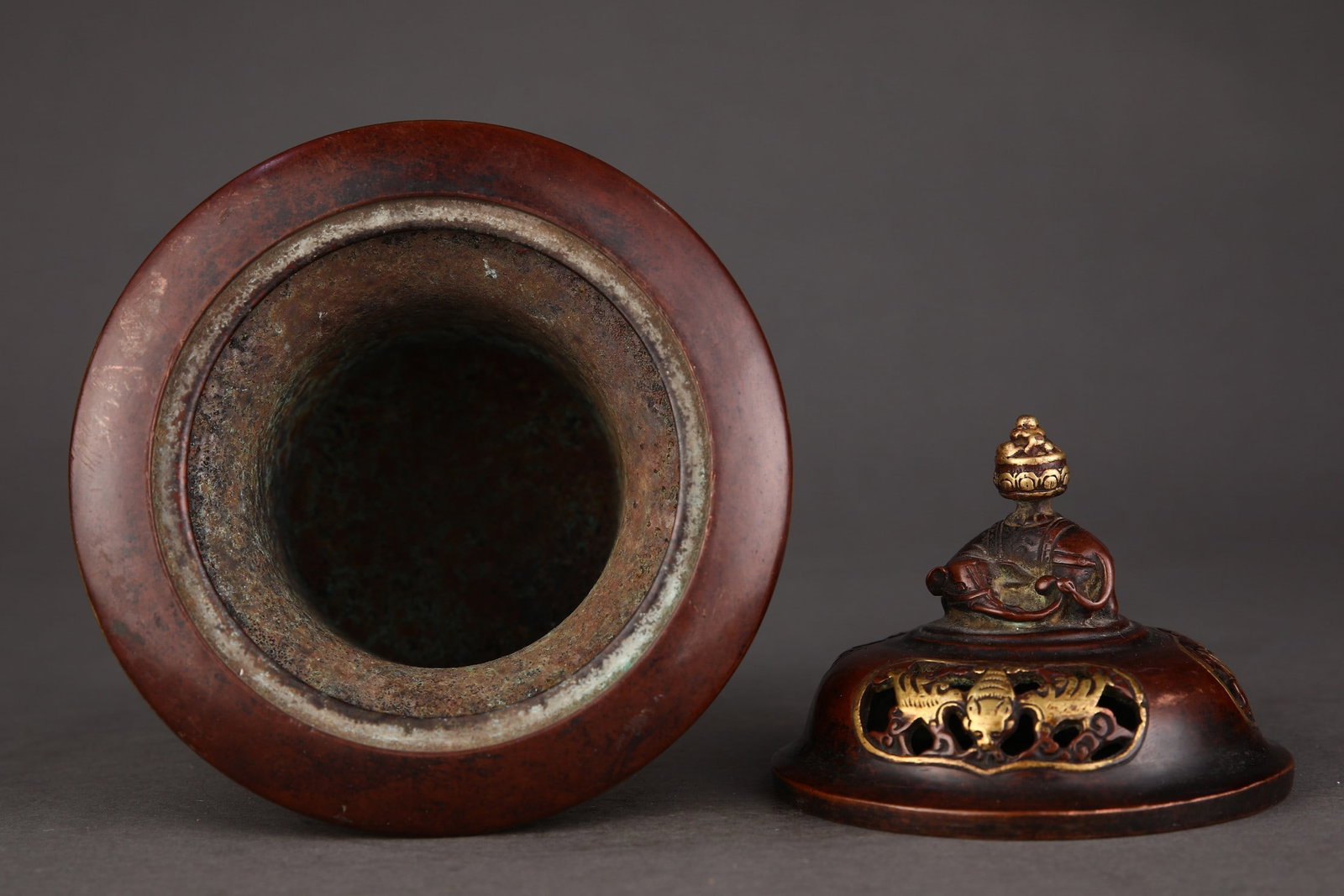 A Exquisite Gilt Bronze string pattern Censer - 8