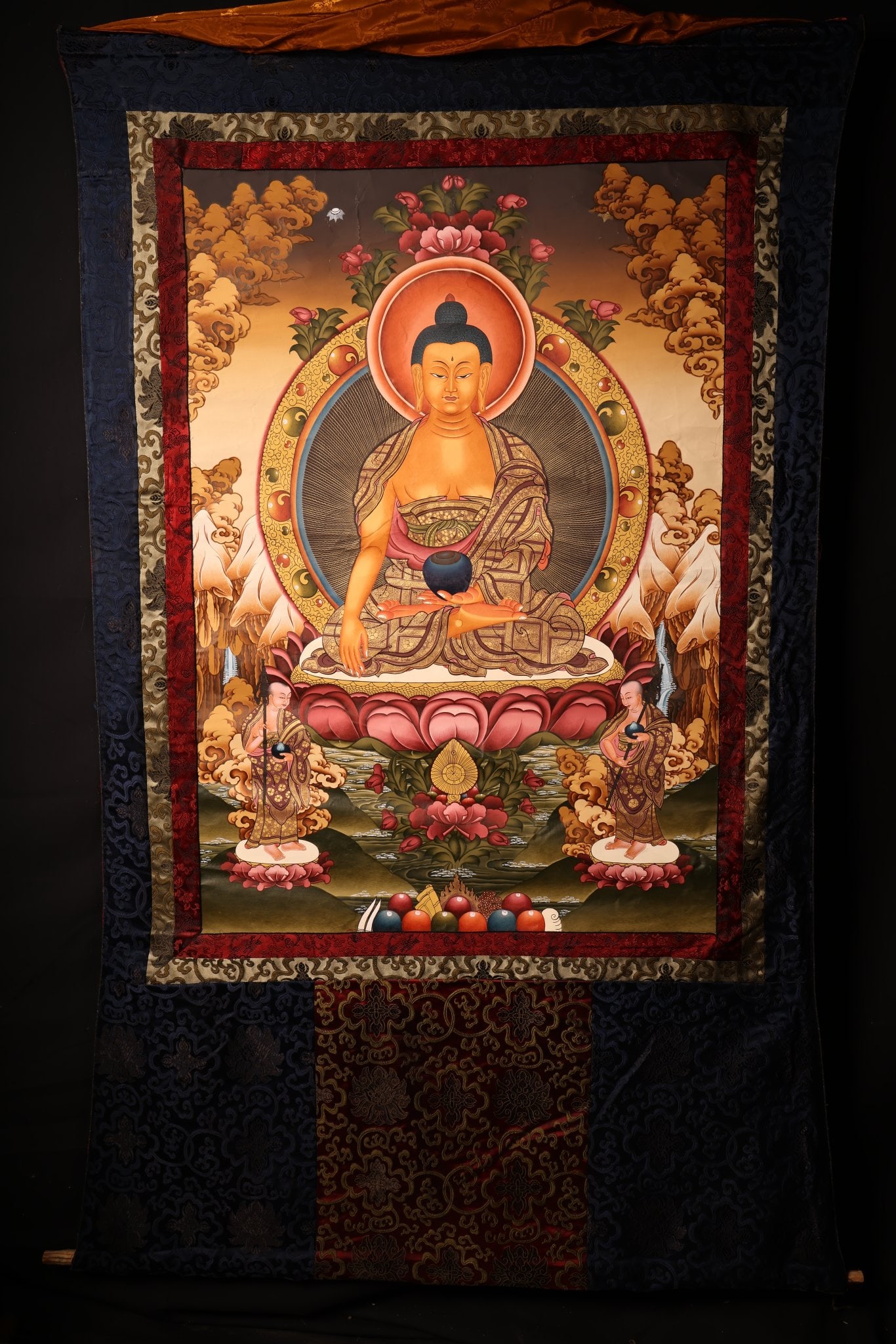 A Exquisite White Tara Thangka: A Exquisite White Tara Thangka,Qing Dynasty, China,Size:59.1inx35.4in(Whole),24.4inx34.3in(Core) 白度母唐卡,中国清代