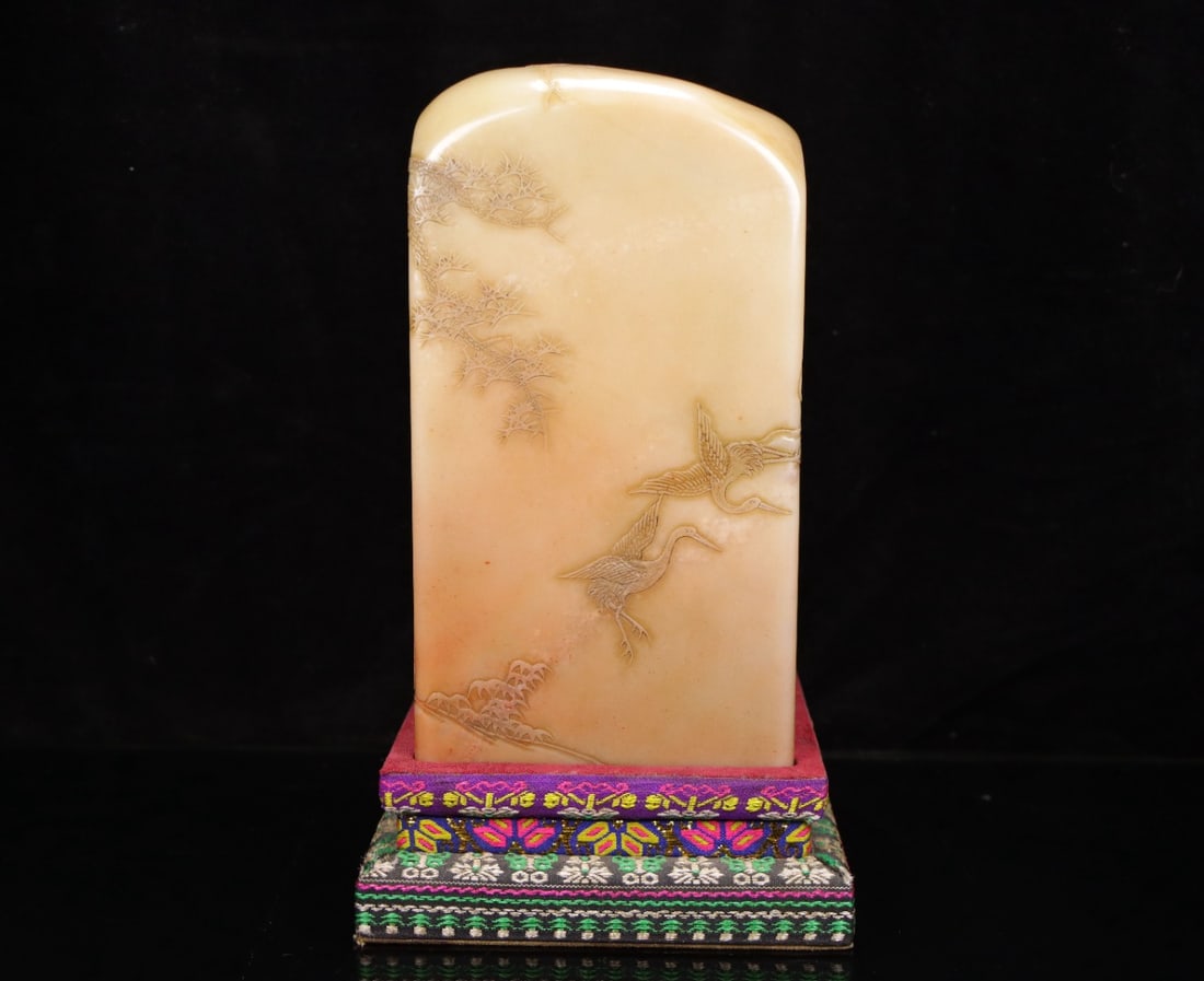 A Exquisite Shoushan Stone Flower and Bird Pattern Seal: A Exquisite Shoushan Stone Flower and Bird Pattern Seal,Qing Dynasty, China,With Mark,Size:6.8inx3.7inx3.7in,Weight:3800g 寿山石花鸟纹印章,中Þ