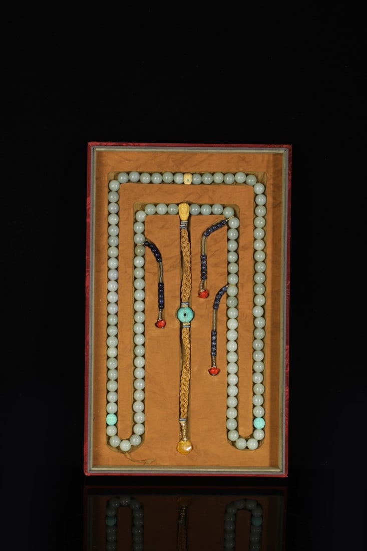 A Exquisite Hotan Jade Necklace: A Exquisite Hotan Jade Necklace,Qing Dynasty, China,Size:0.6in,Weight:500g 和田玉朝珠,中国清代