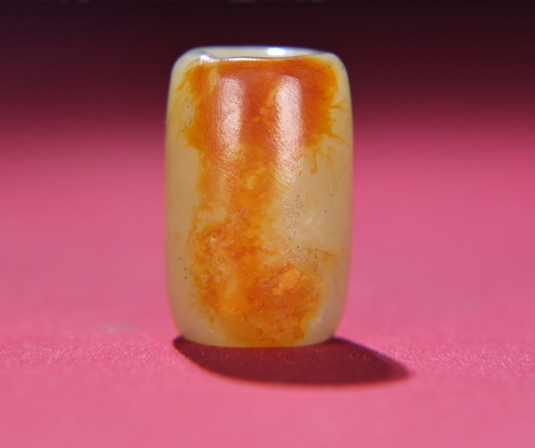 A Exquisite Hotan Jade Handheld Carving: A Exquisite Hotan Jade Handheld Carving,Han Dynasty, China,Size:1.3inx0.9in,Weight:28g 和田玉手把件,中国汉代
