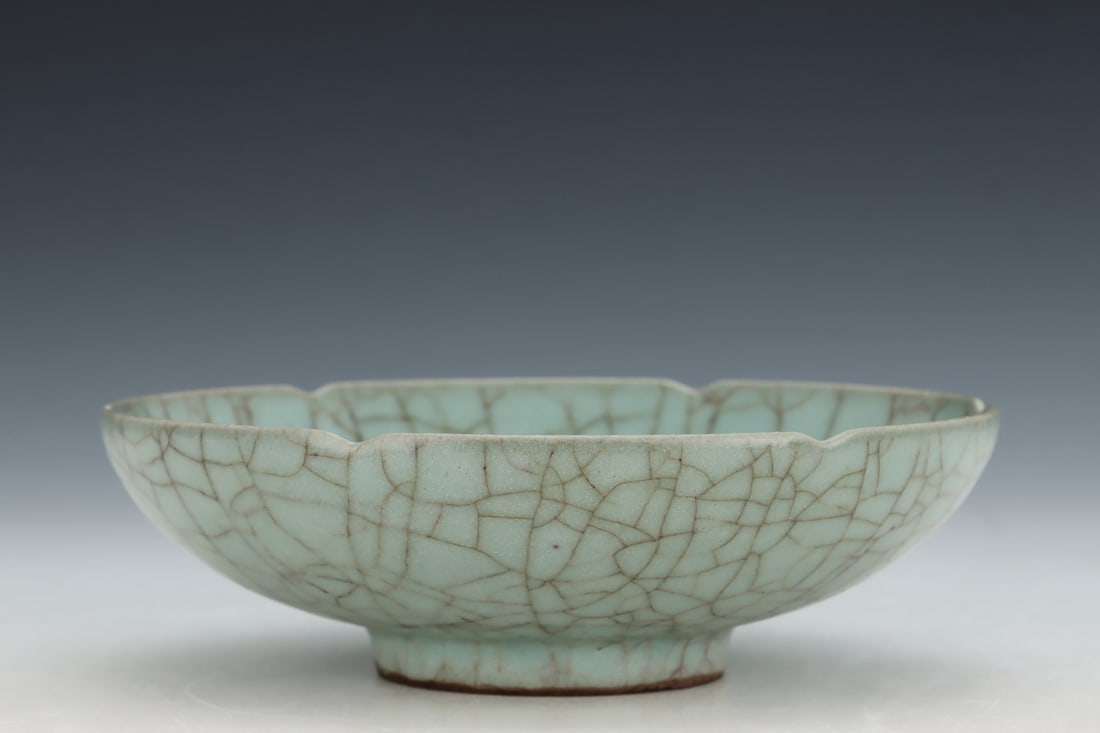 A Exquisite Guan yao Celadon Glazed Plate - 2
