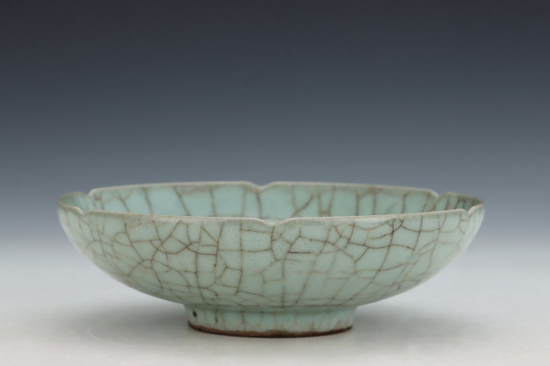 A Exquisite Guan yao Celadon Glazed Plate - 3
