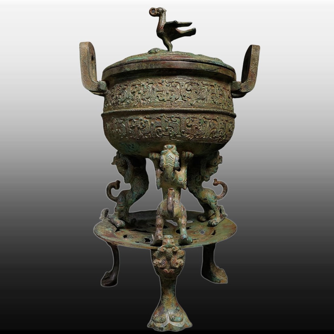 A Exquisite Bronze Dragon Pattern Ding: A Exquisite Bronze Dragon Pattern Ding,Ancient Time, China,Size:18.5inx10.8in ,Weight:8300g 青铜龙纹鼎,远古时期