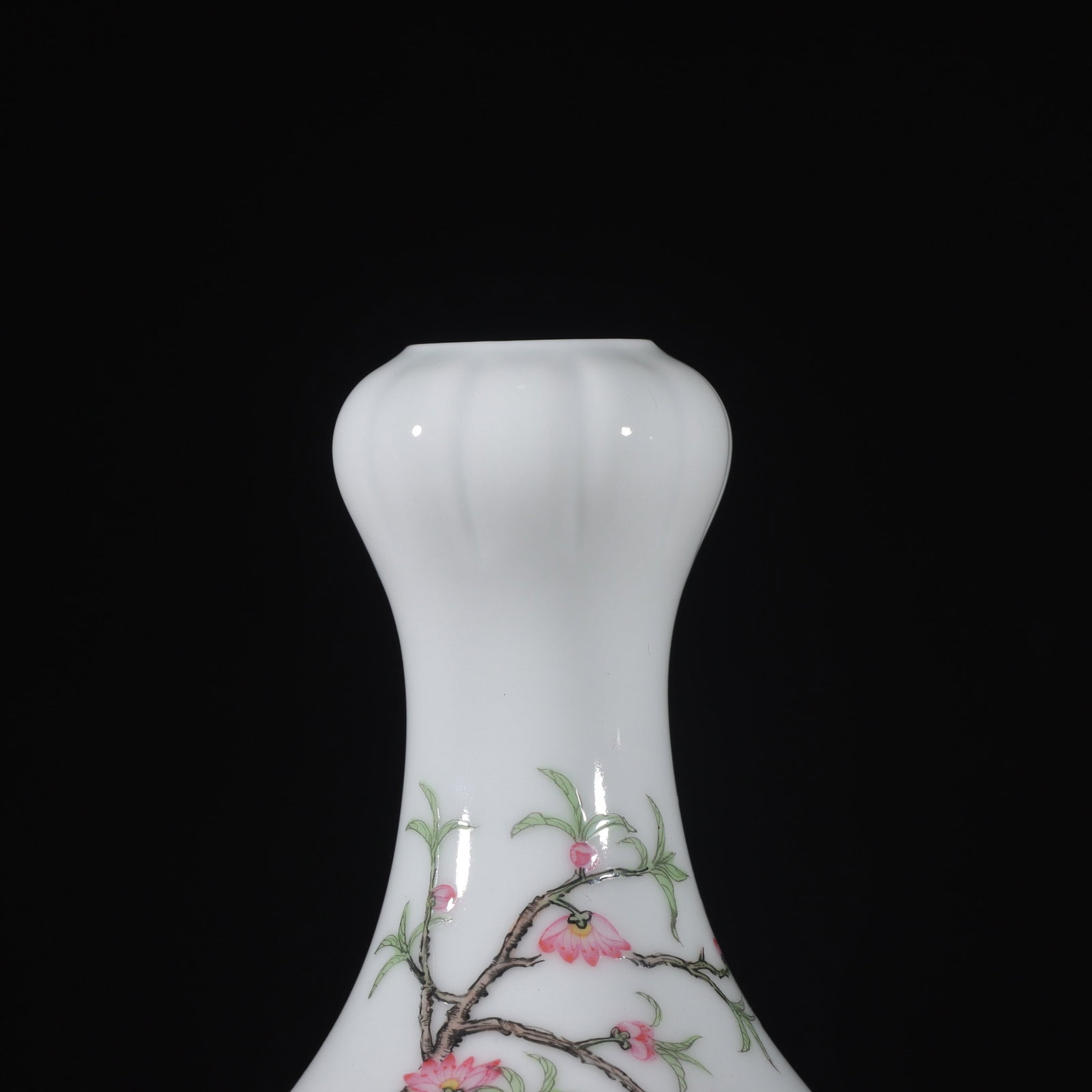 A Exquisite Enamel Flower and Bird Pattern Vase - 3