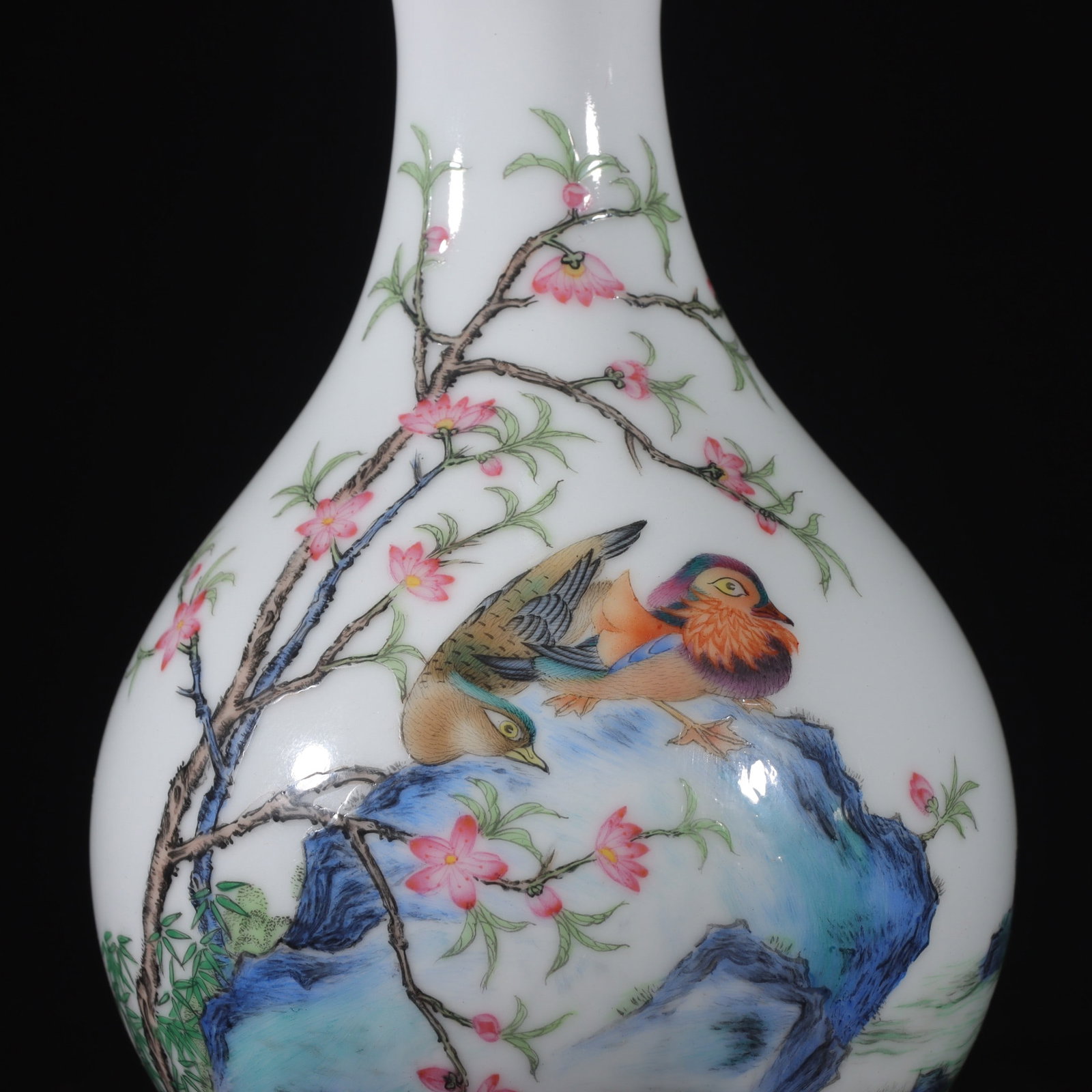 A Exquisite Enamel Flower and Bird Pattern Vase - 4