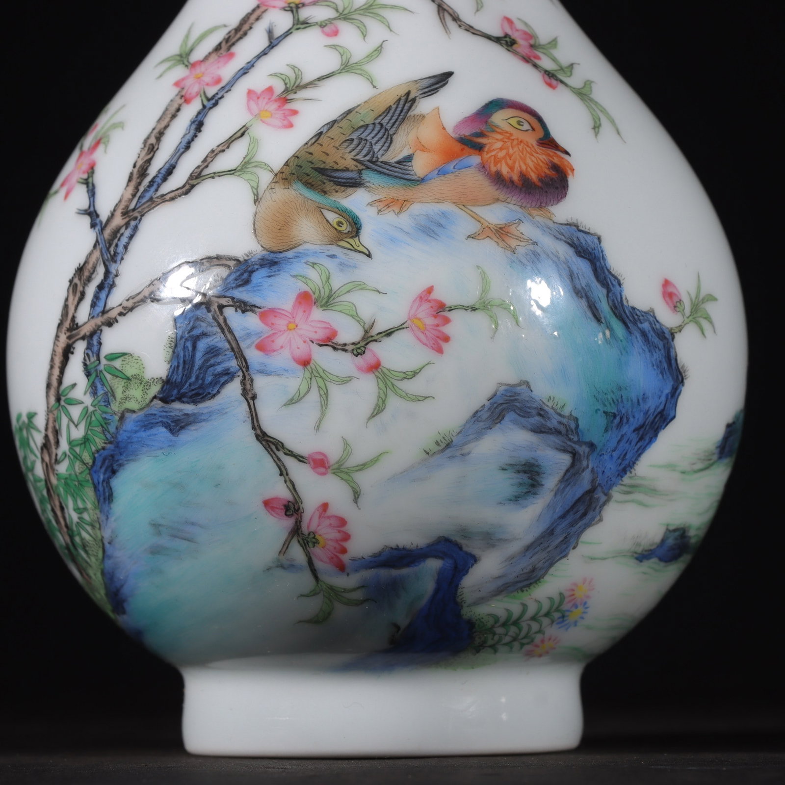 A Exquisite Enamel Flower and Bird Pattern Vase - 5