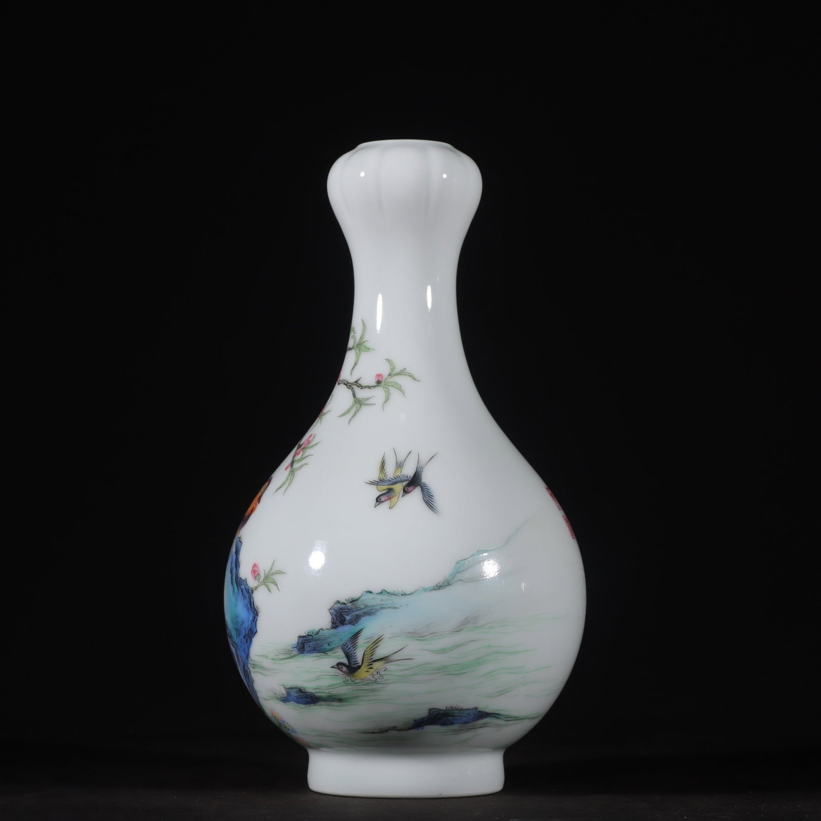 A Exquisite Enamel Flower and Bird Pattern Vase - 8