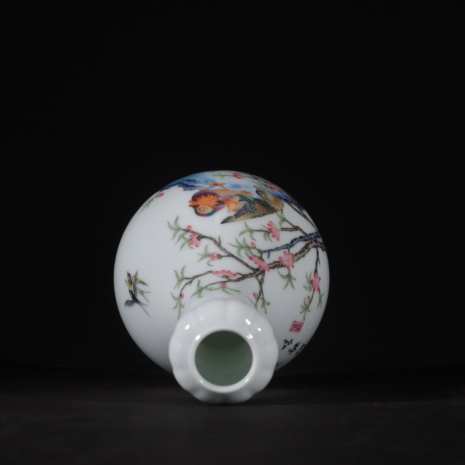 A Exquisite Enamel Flower and Bird Pattern Vase - 9