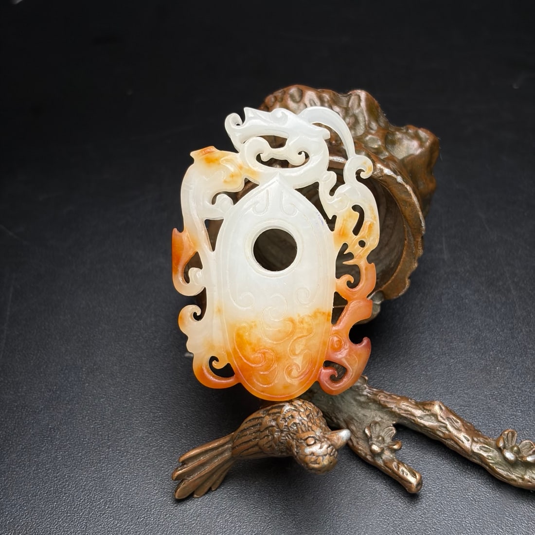 A Exquisite Hotan Jade Dragon Pendant: A Exquisite Hotan Jade Dragon Pendant,Qing Dynasty, China,Size:2inx1.4inx0.3in, Weight:22g 和田玉龙佩,中国清代