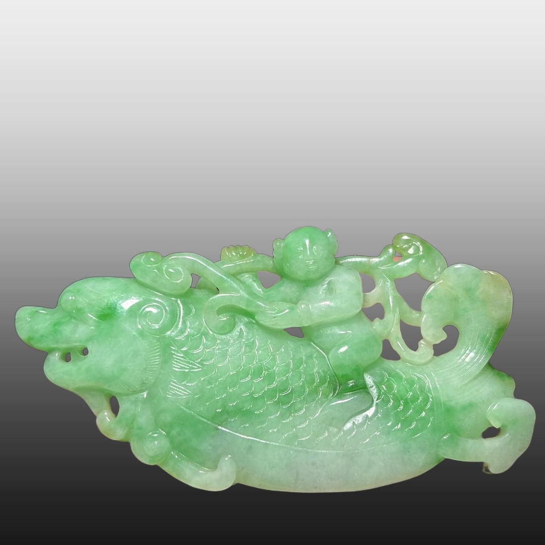A Exquisite Jadeite Ruyi Dragon Pendant: A Exquisite Jadeite Ruyi Dragon Pendant,Qing Dynasty, China,Size:3.2inx1.7inx0.4in,Weight:46g 翡翠如意龙佩,中国清代