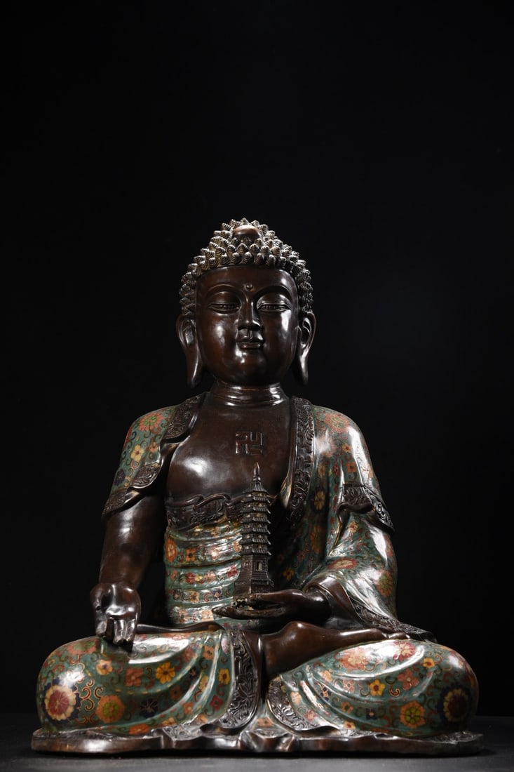 A Exquisite Cloisonne Buddha statue Ornament: A Exquisite Cloisonne Buddha statue Ornament,Ming Dynasty, China,Size:22.4inx16.9inx12.2in,Weight:18000g 景泰蓝佛像摆件,中国明代