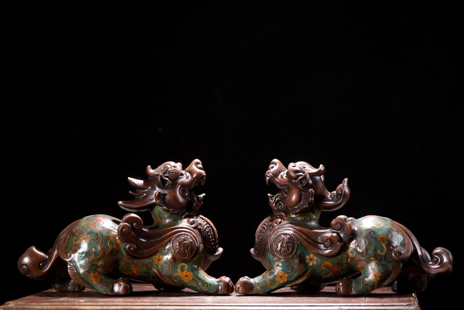 A pair of Exquisite Cloisonne Auspicious Beast Ornament: A pair of Exquisite Cloisonne Auspicious Beast Ornament,Ming Dynasty, China,Xuande Four-character Mark,Size:5.5inx8.7inx3.9in,Weight:3350g 一对景泰蓝瑞兽Ā