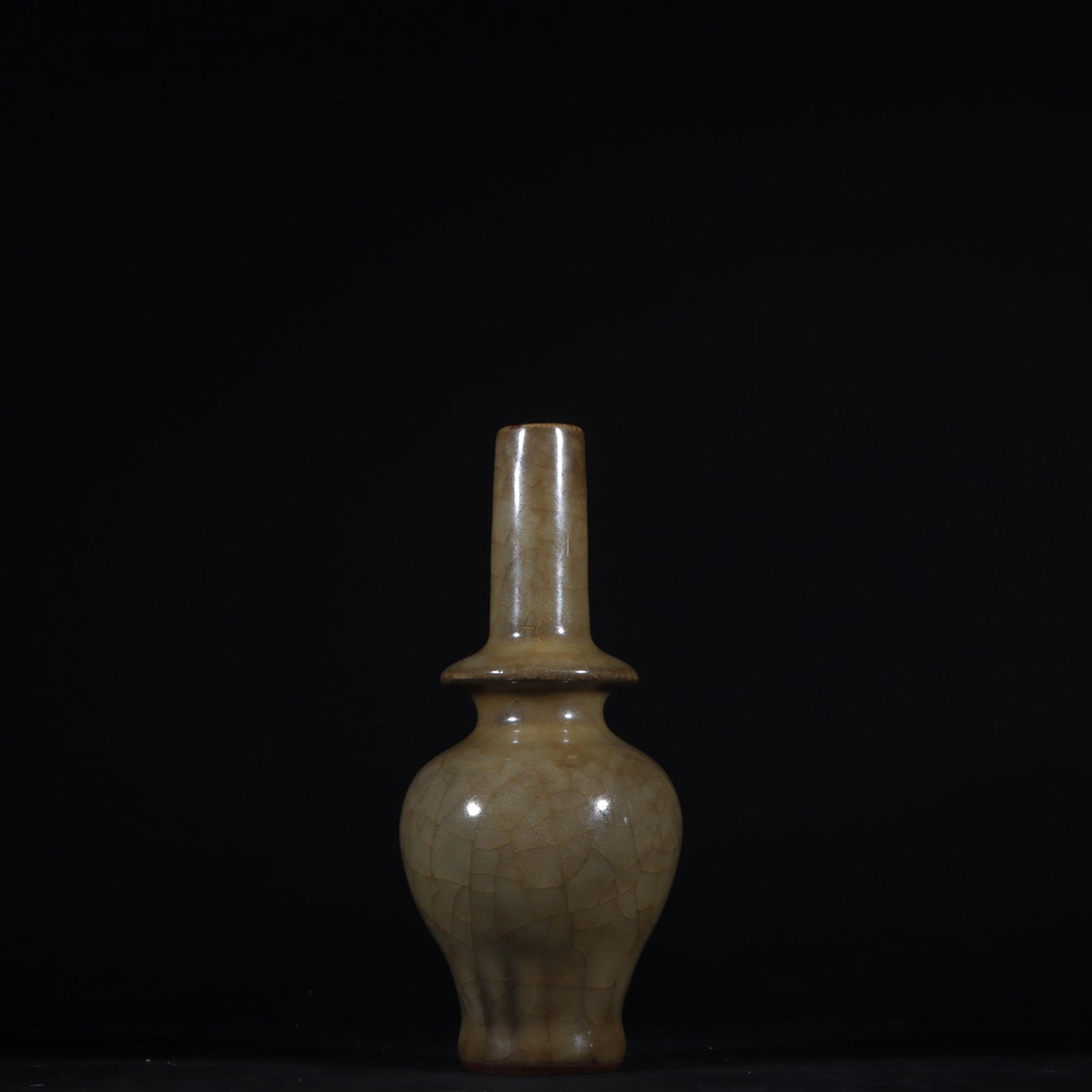 A Exquisite Guan Kiln Yellow Glazed Ice Crackle Pattern Vase: A Exquisite Guan Kiln Yellow Glazed Ice Crackle Pattern Vase,Song Dynasty, China,Size:5.7inx2.6in(Pair) 官窑黄釉冰裂纹瓶,中国宋代