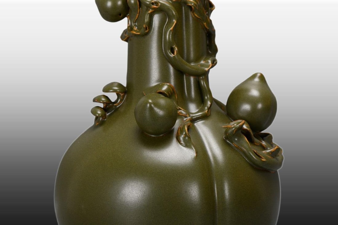 A Exquisite Teadust Glazed Peach Vase - 6