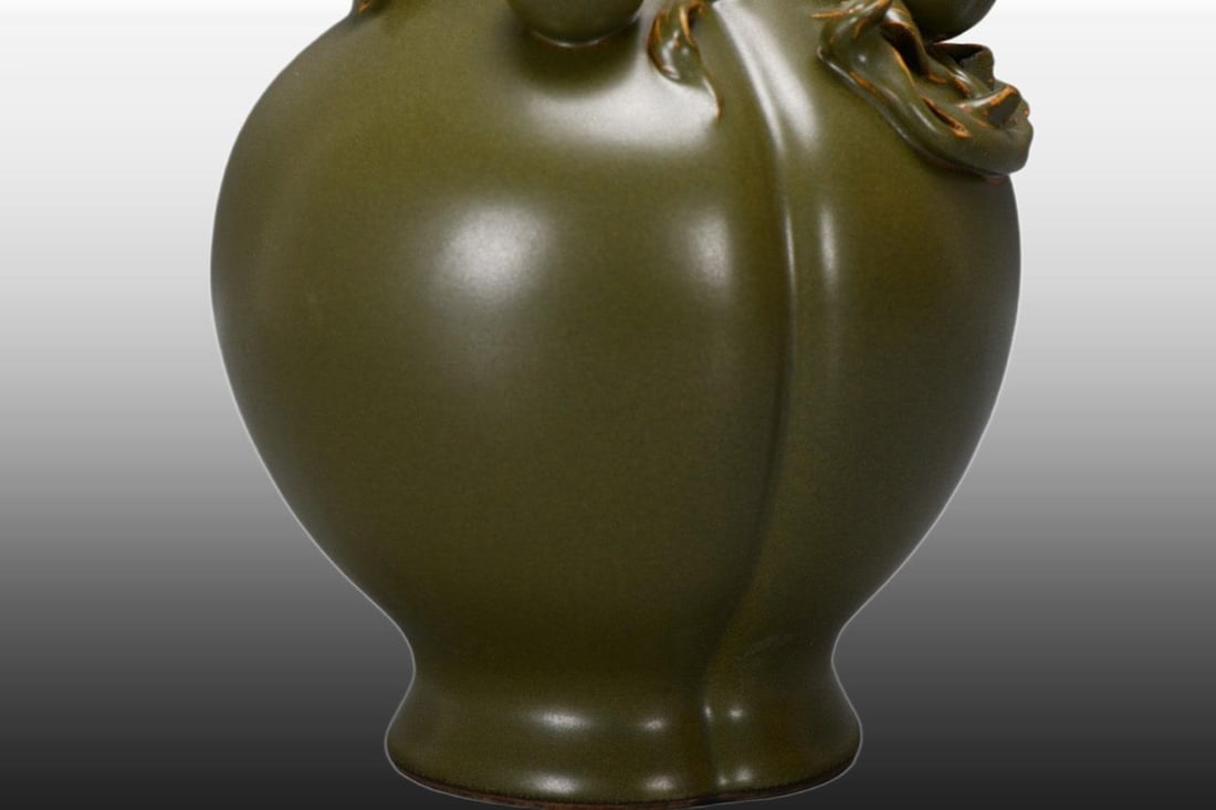 A Exquisite Teadust Glazed Peach Vase - 7