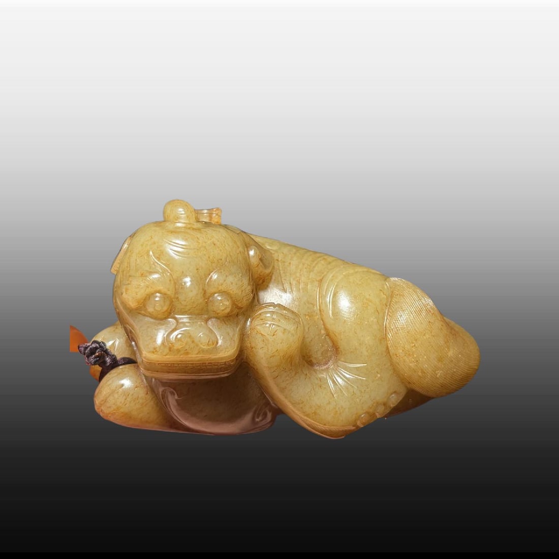 A Exquisite Hotan Jade Auspicious Beast Ornament: A Exquisite Hotan Jade Auspicious Beast Ornament,Qing Dynasty, China,Size:3.4inx2.1inx1.8in,Weight:310g 和田玉瑞兽摆件,中国清代