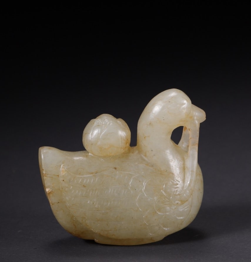 A Exquisite Hotan Jade Goose Ornament: A Exquisite Hotan Jade Goose Ornament,Qing Dynasty, China,Size:1.3inx0.7inx1.3in,Weight:21.6g 和田玉鹅摆件,中国清代